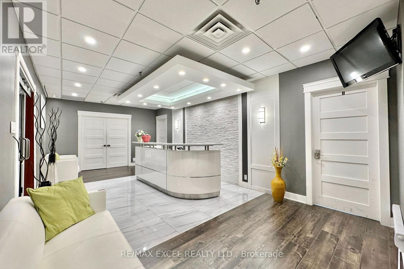 407 - 3950 14TH AVENUE Image 3