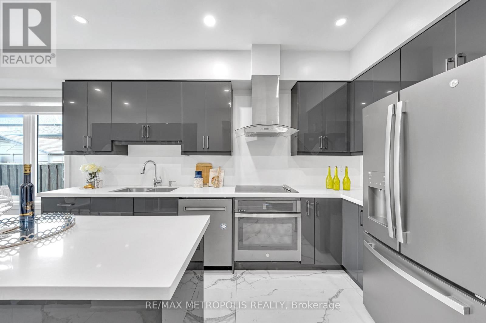 10 SNOWCREEK STREET Image 12