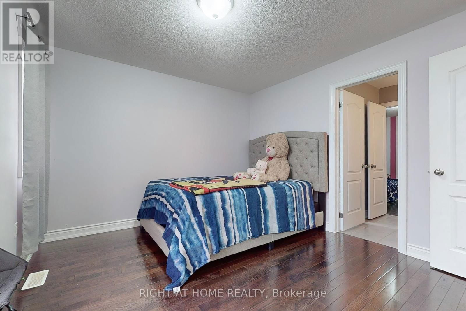 2094 WEBSTER BOULEVARD Image 37