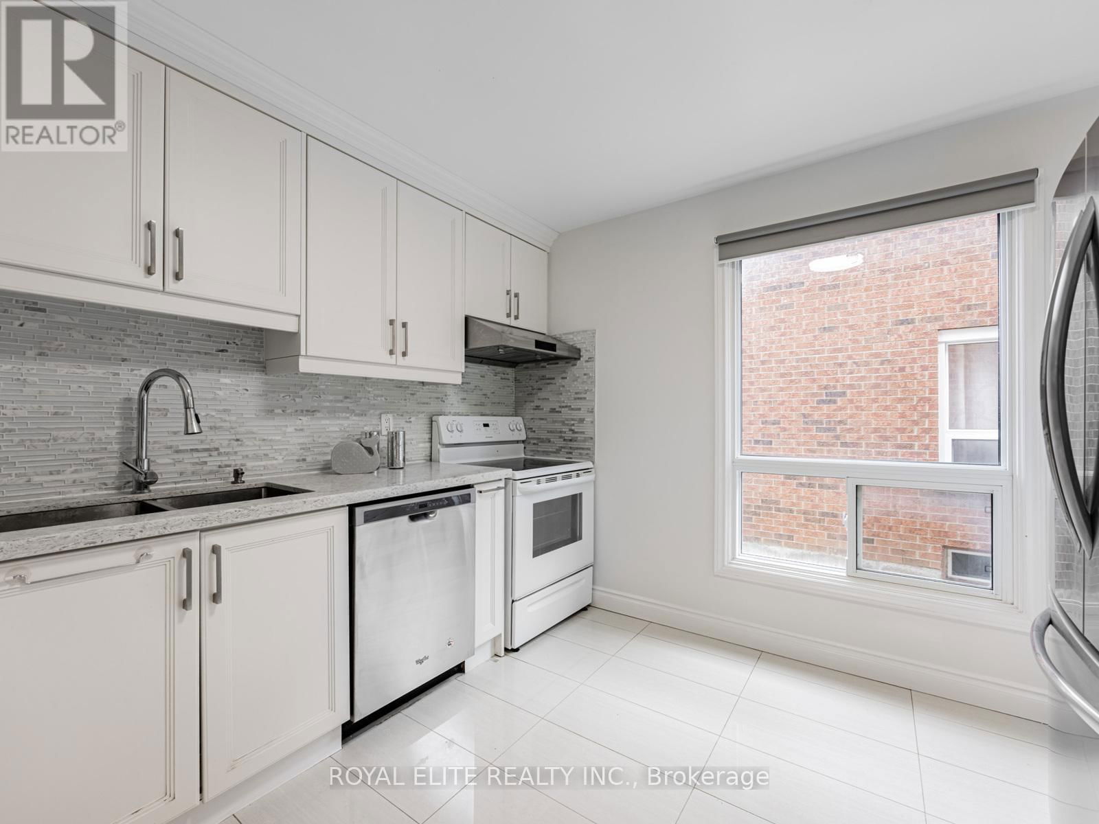 29 ASHMORE CRESCENT Image 12