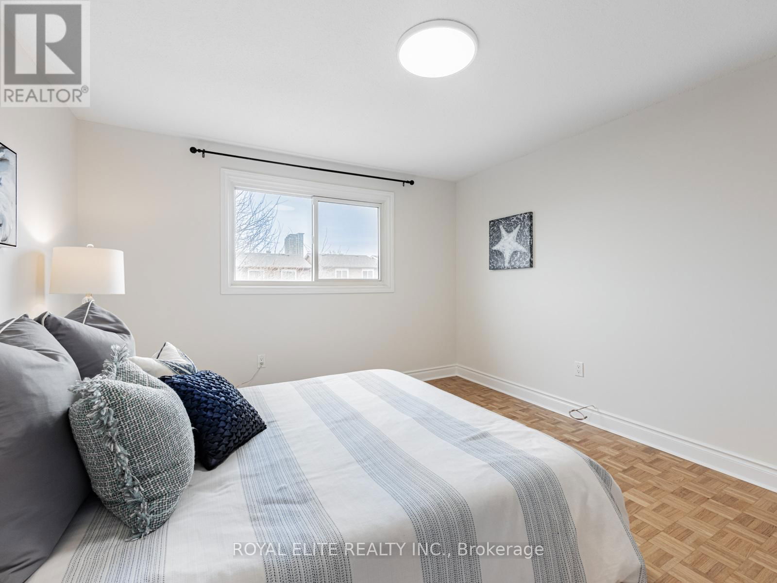 29 ASHMORE CRESCENT Image 22