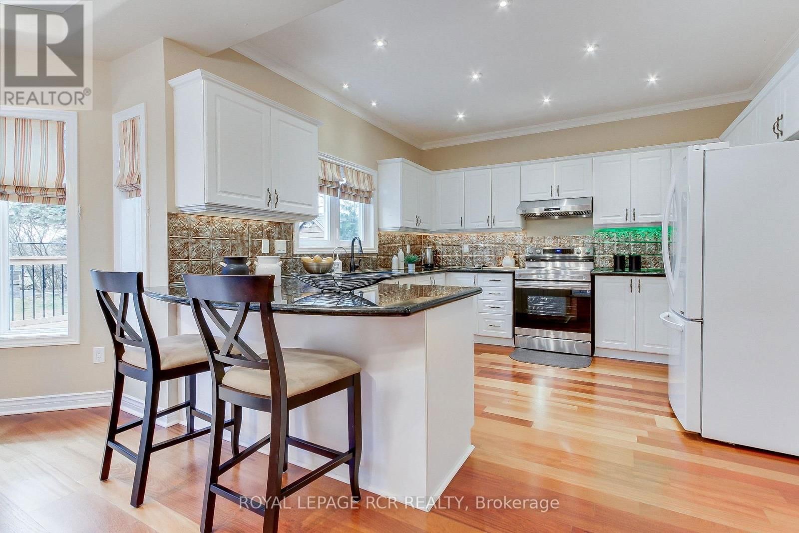 558 LYMAN BOULEVARD Image 14