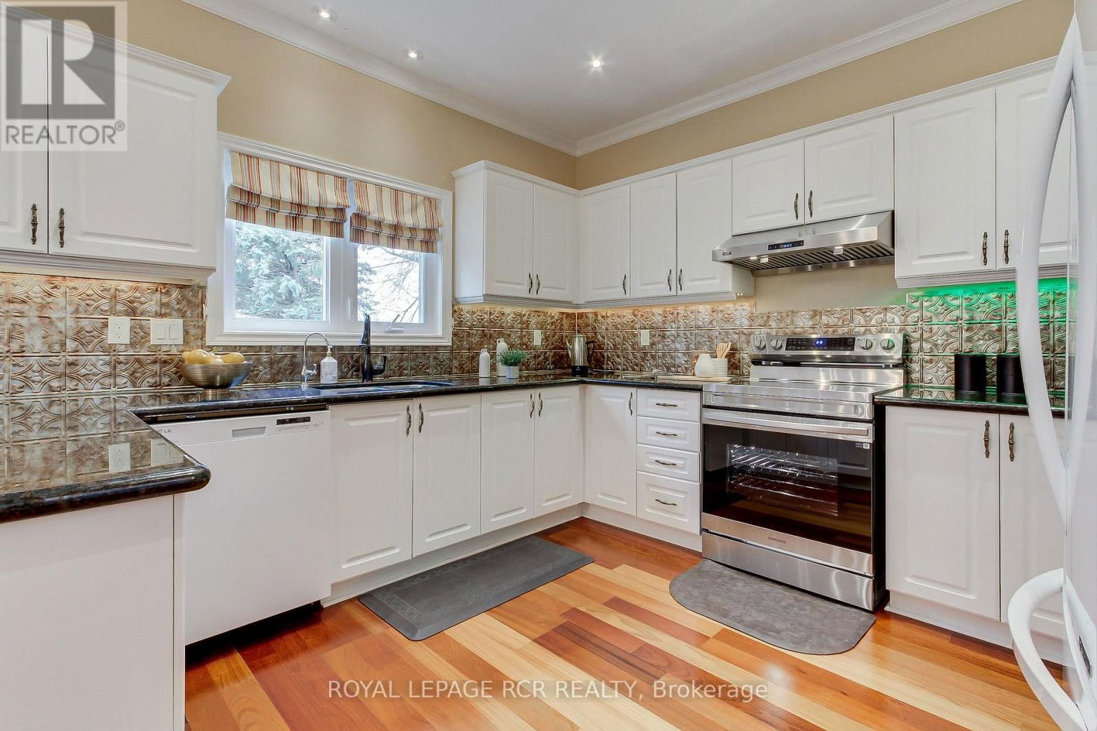 558 LYMAN BOULEVARD Image 15