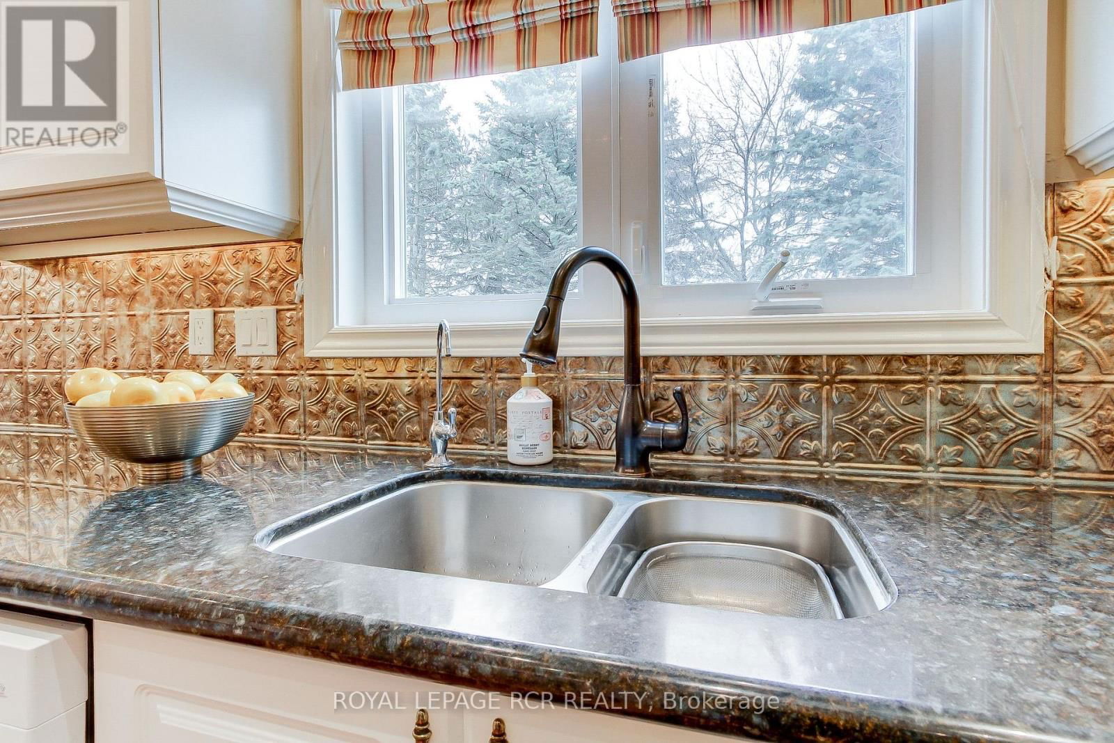 558 LYMAN BOULEVARD Image 16