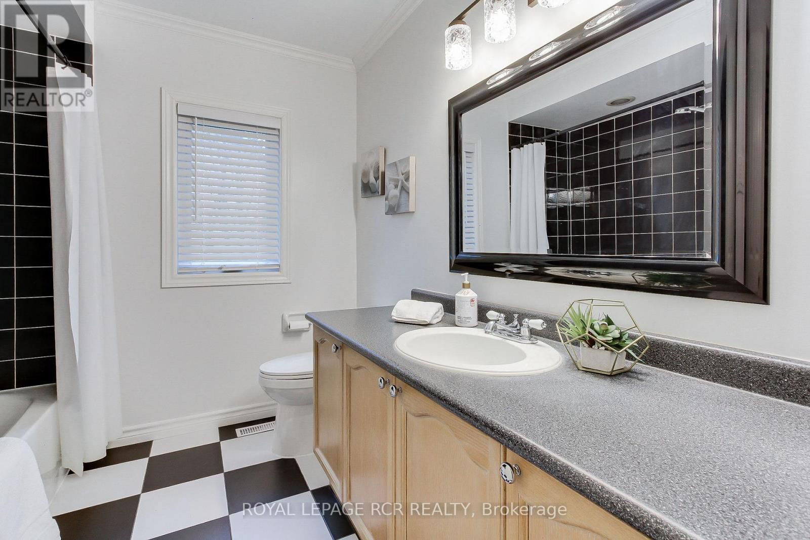 558 LYMAN BOULEVARD Image 35