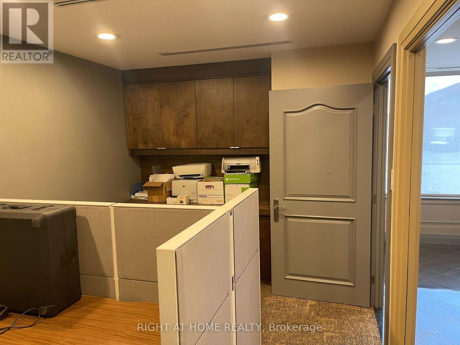 12 - 160 CIDERMILL AVENUE Image 11