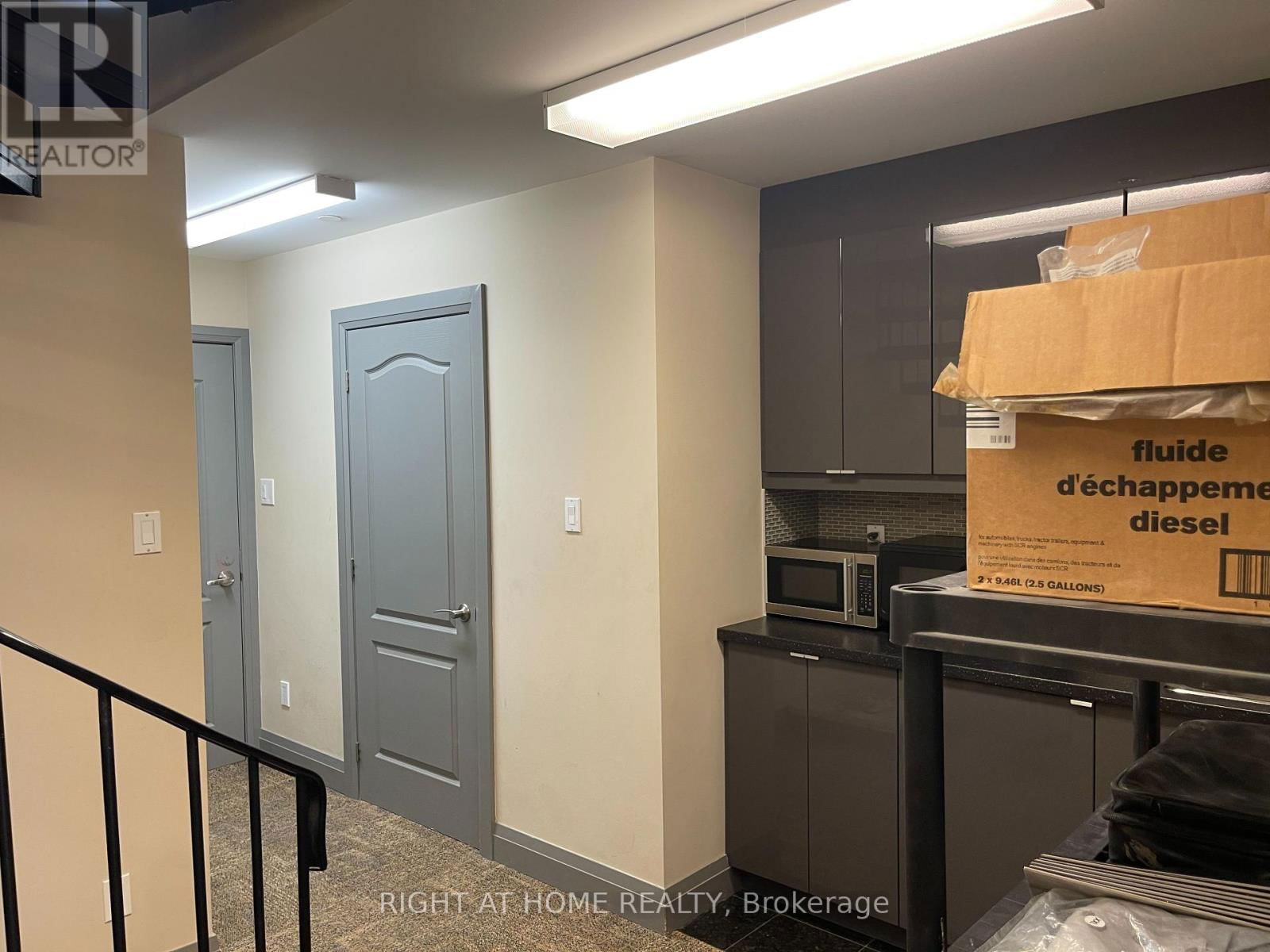 12 - 160 CIDERMILL AVENUE Image 16