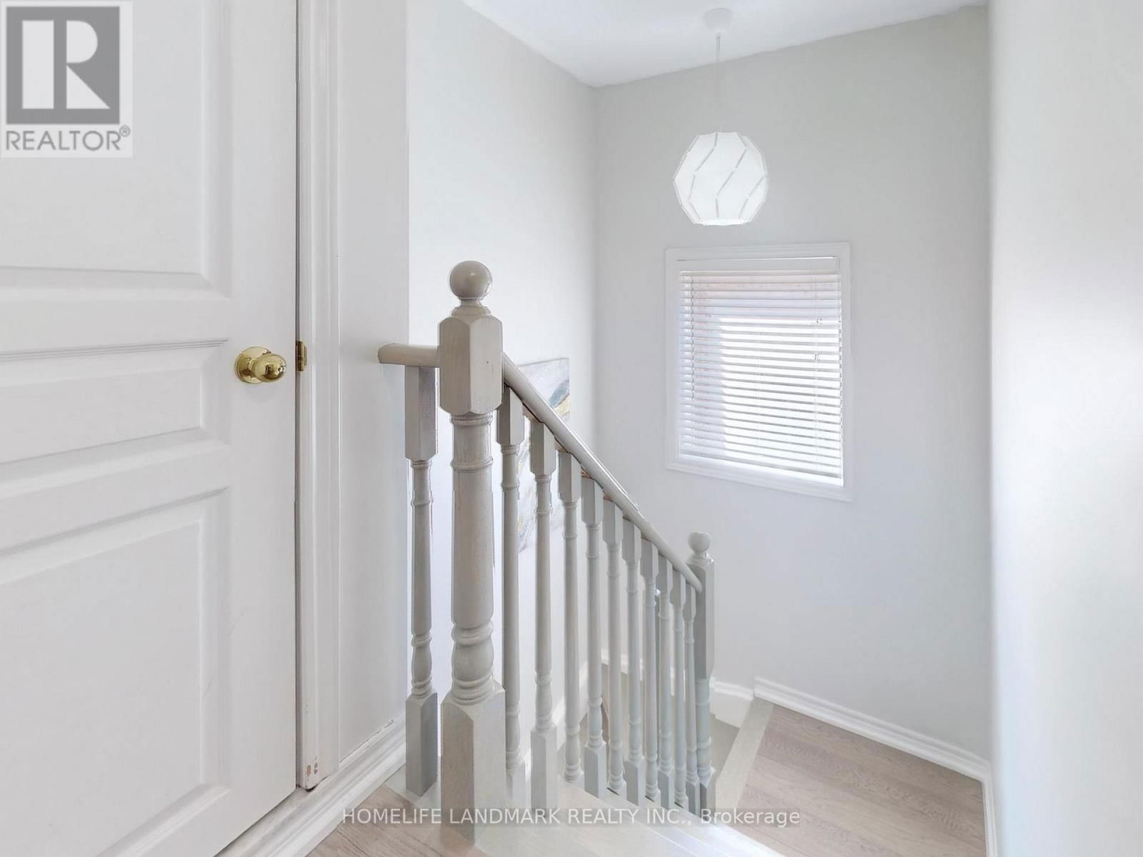 21 VIOLET AVENUE Image 10