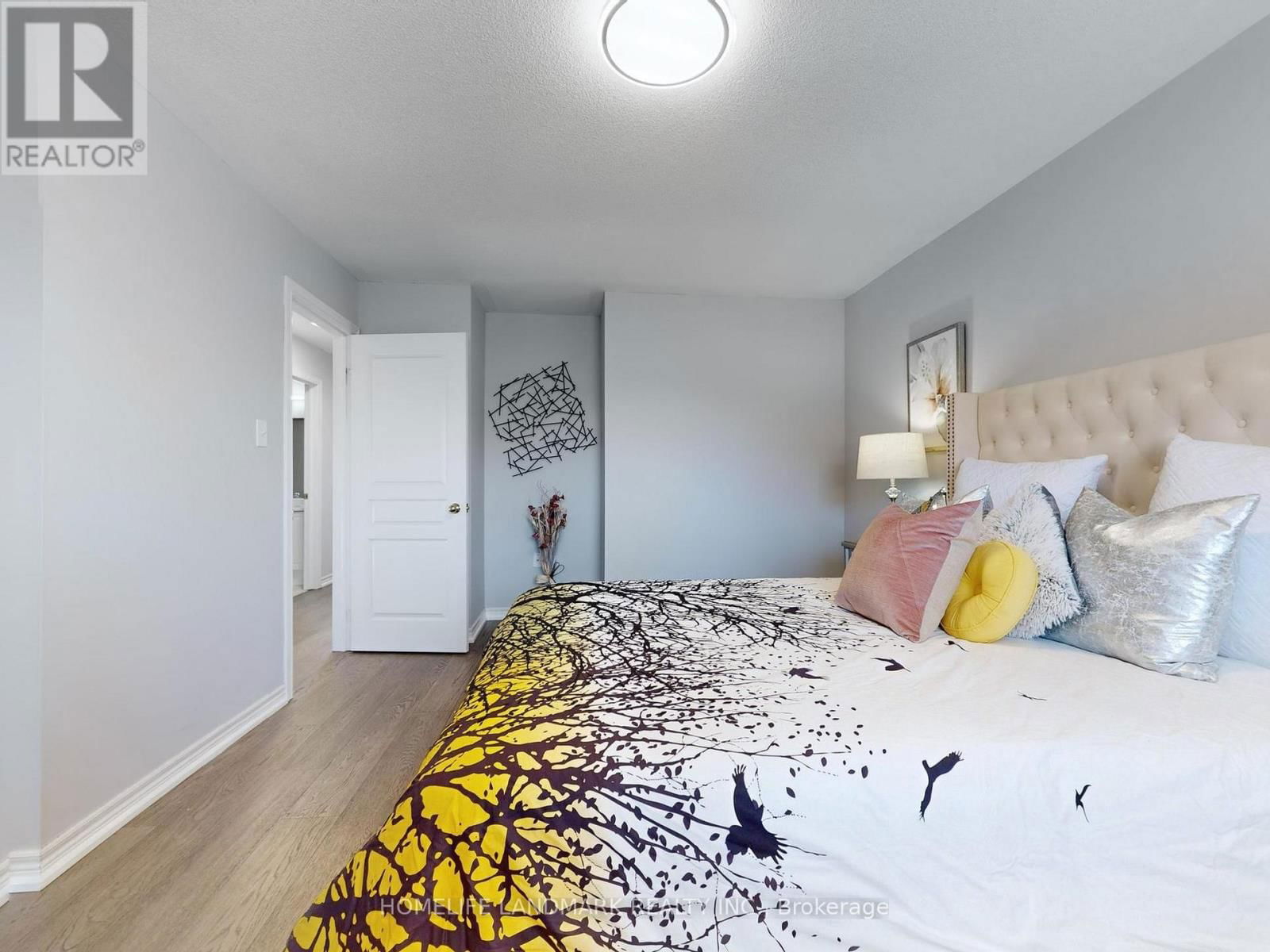 21 VIOLET AVENUE Image 12