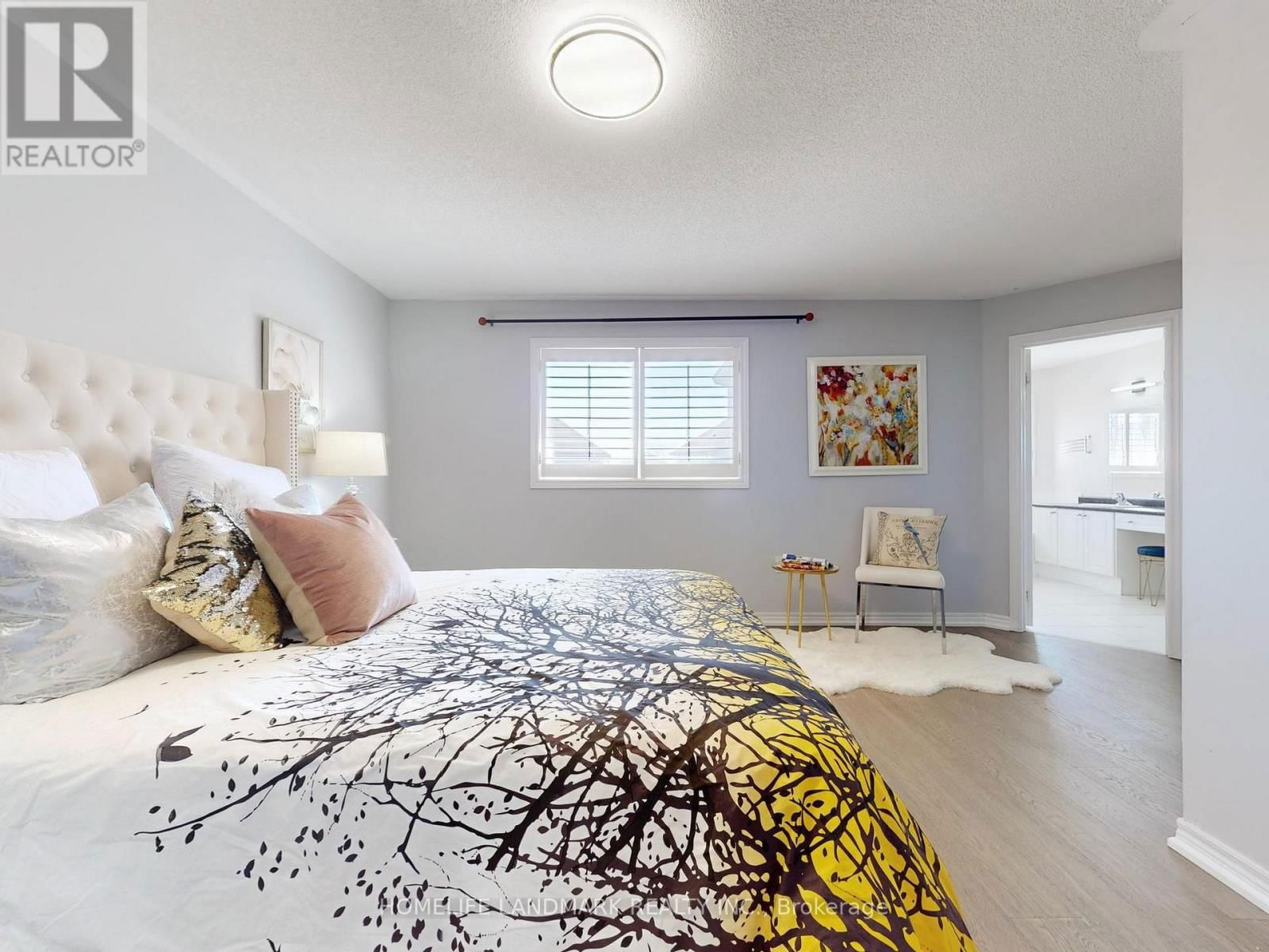 21 VIOLET AVENUE Image 13