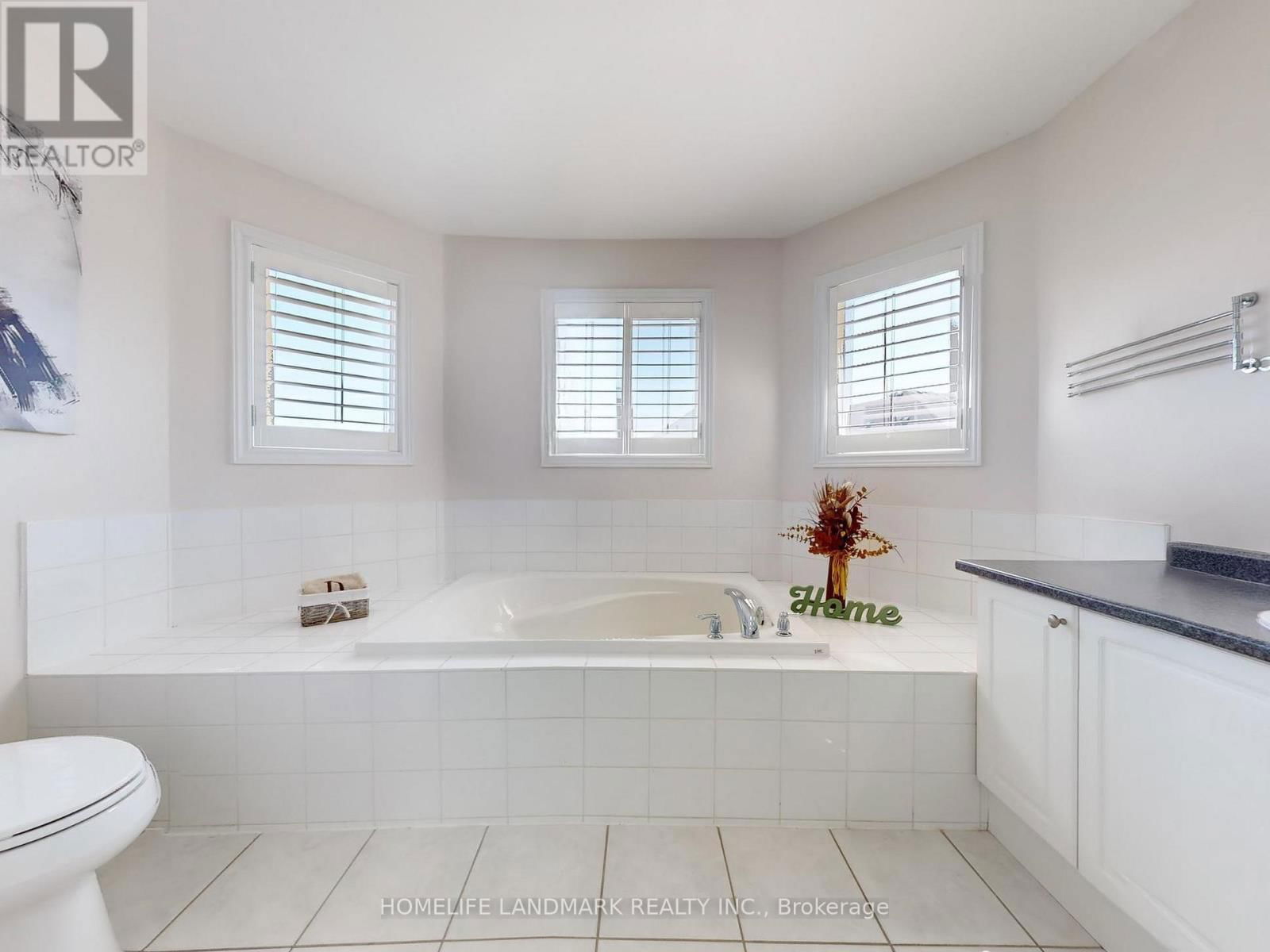 21 VIOLET AVENUE Image 16