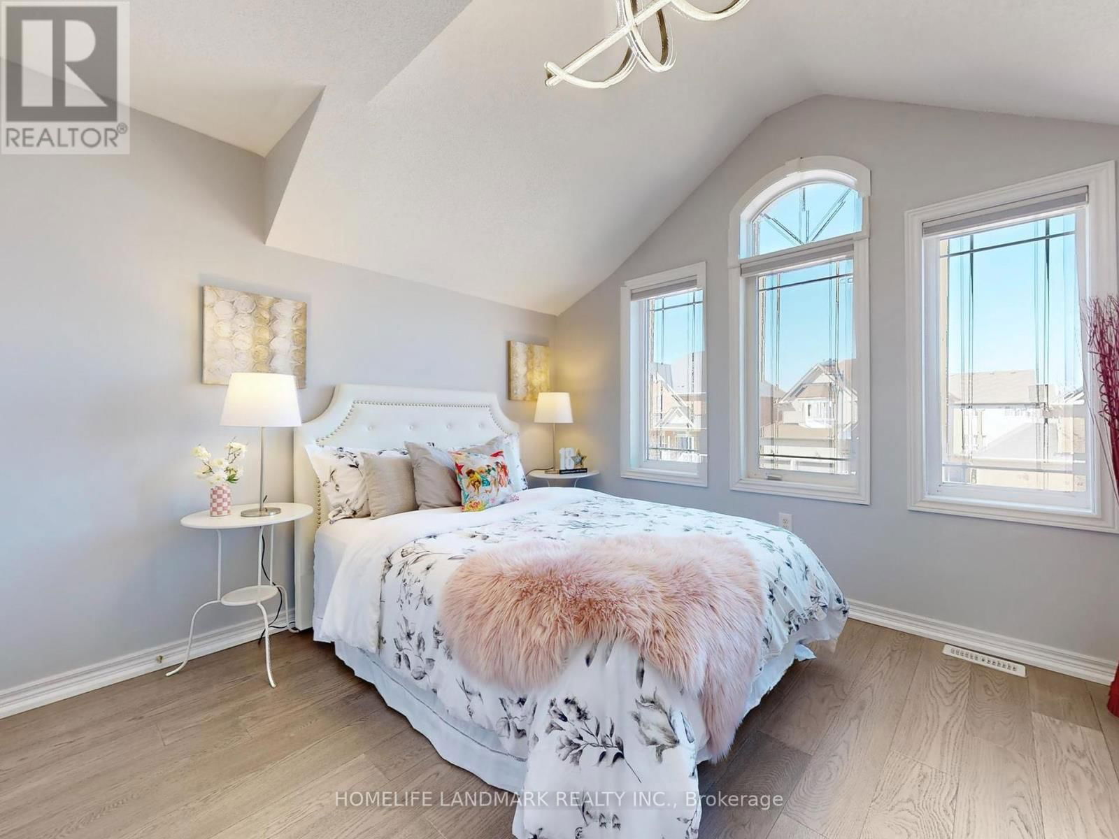 21 VIOLET AVENUE Image 20