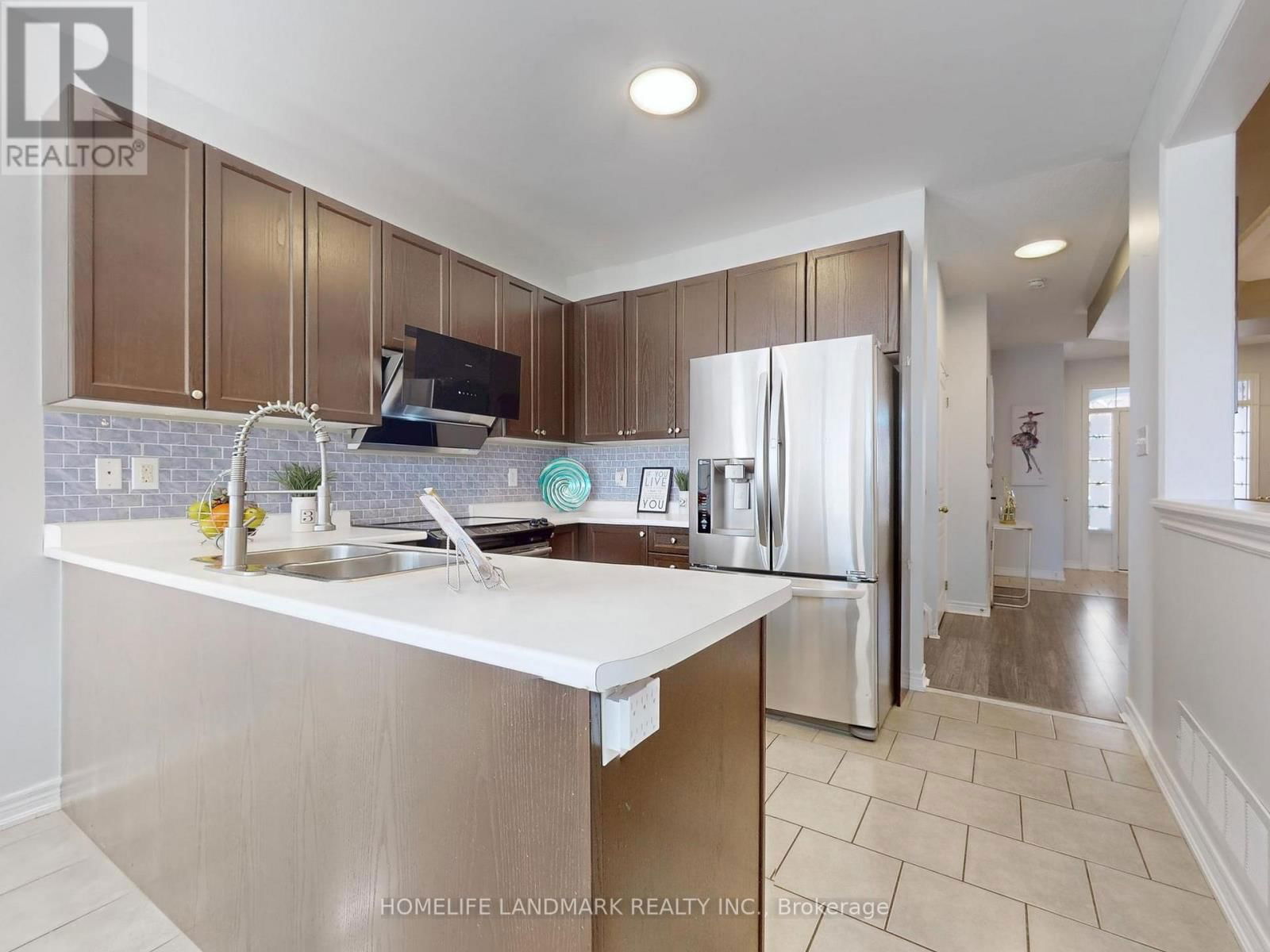 21 VIOLET AVENUE Image 5
