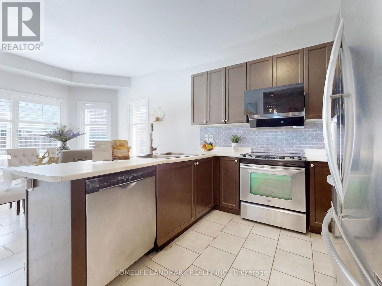 21 VIOLET AVENUE Image 6
