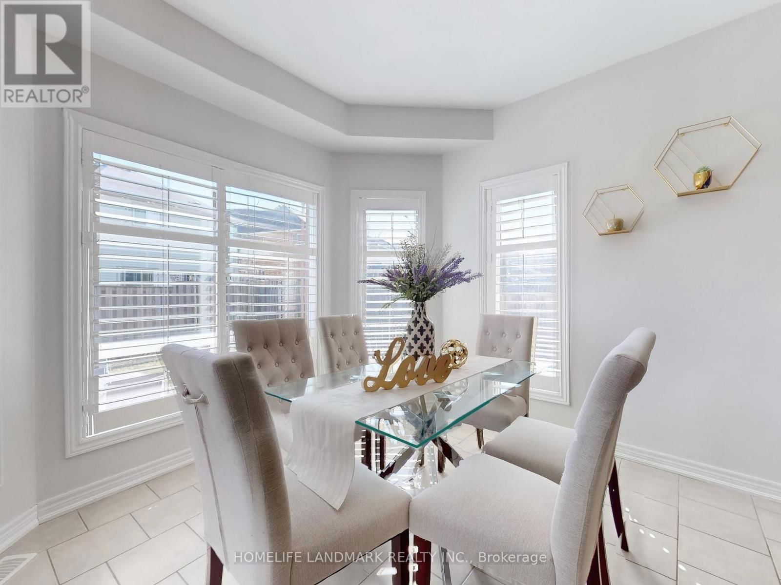 21 VIOLET AVENUE Image 7