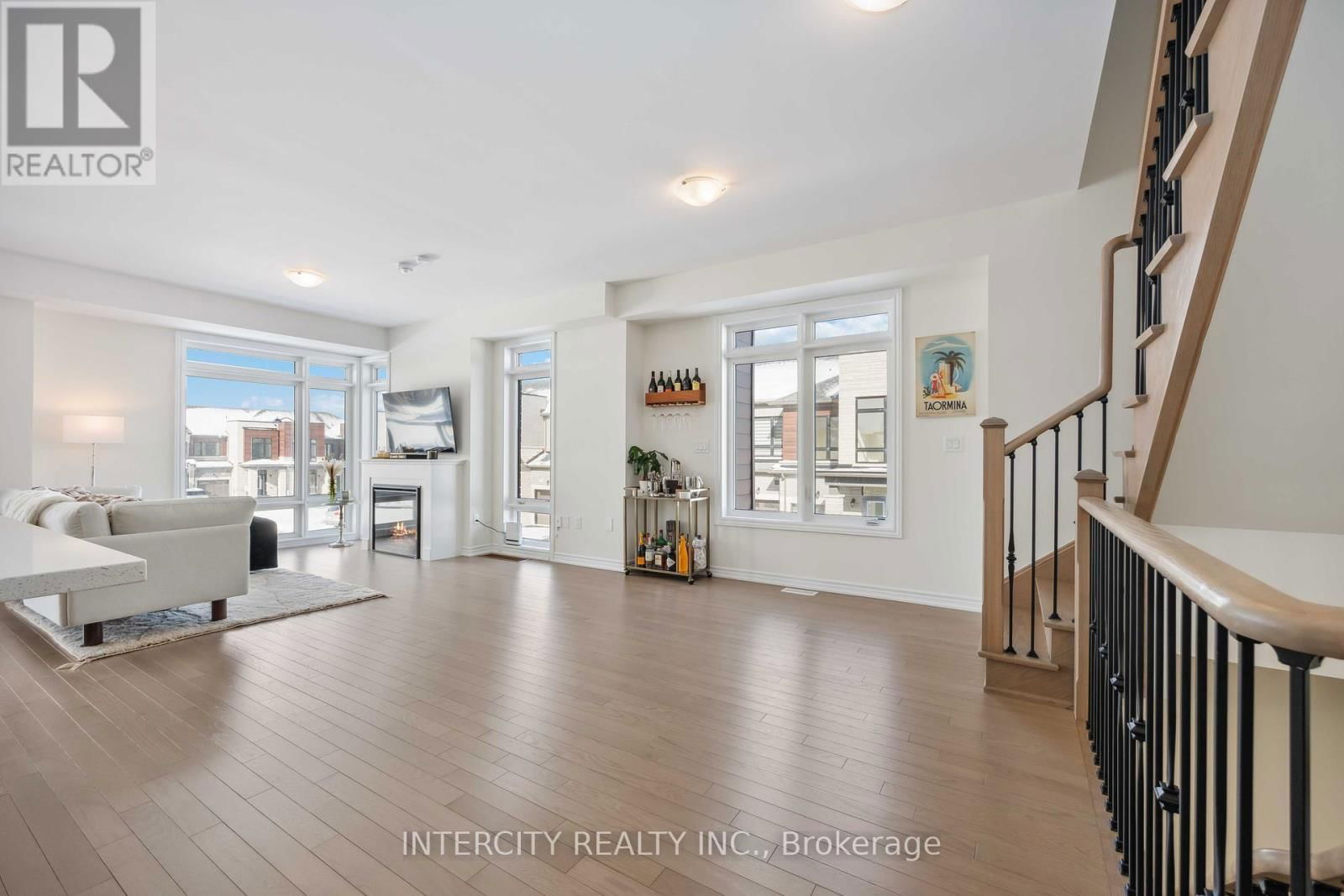 43 GRIFFITH STREET Image 21