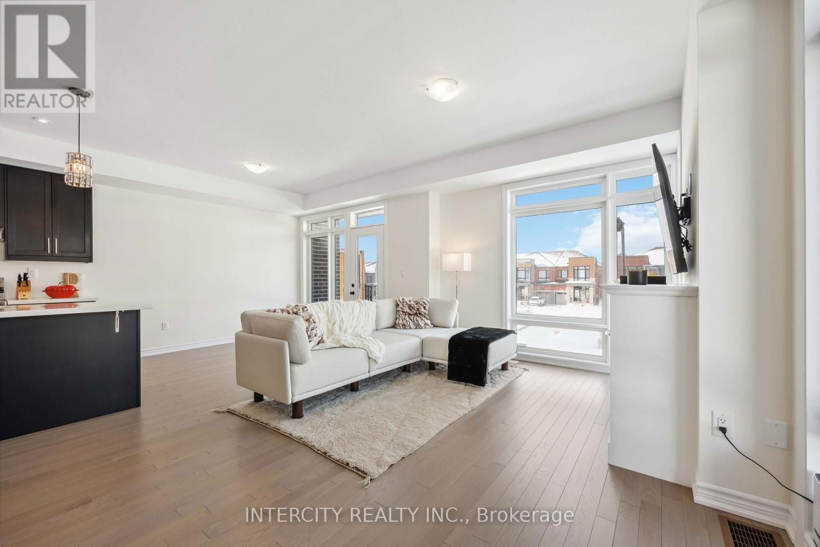 43 GRIFFITH STREET Image 6