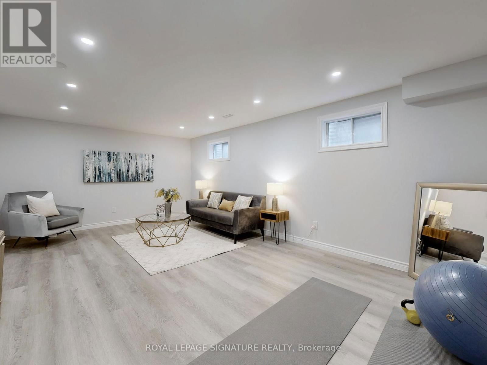 72 GRAHAM CRESCENT Image 30