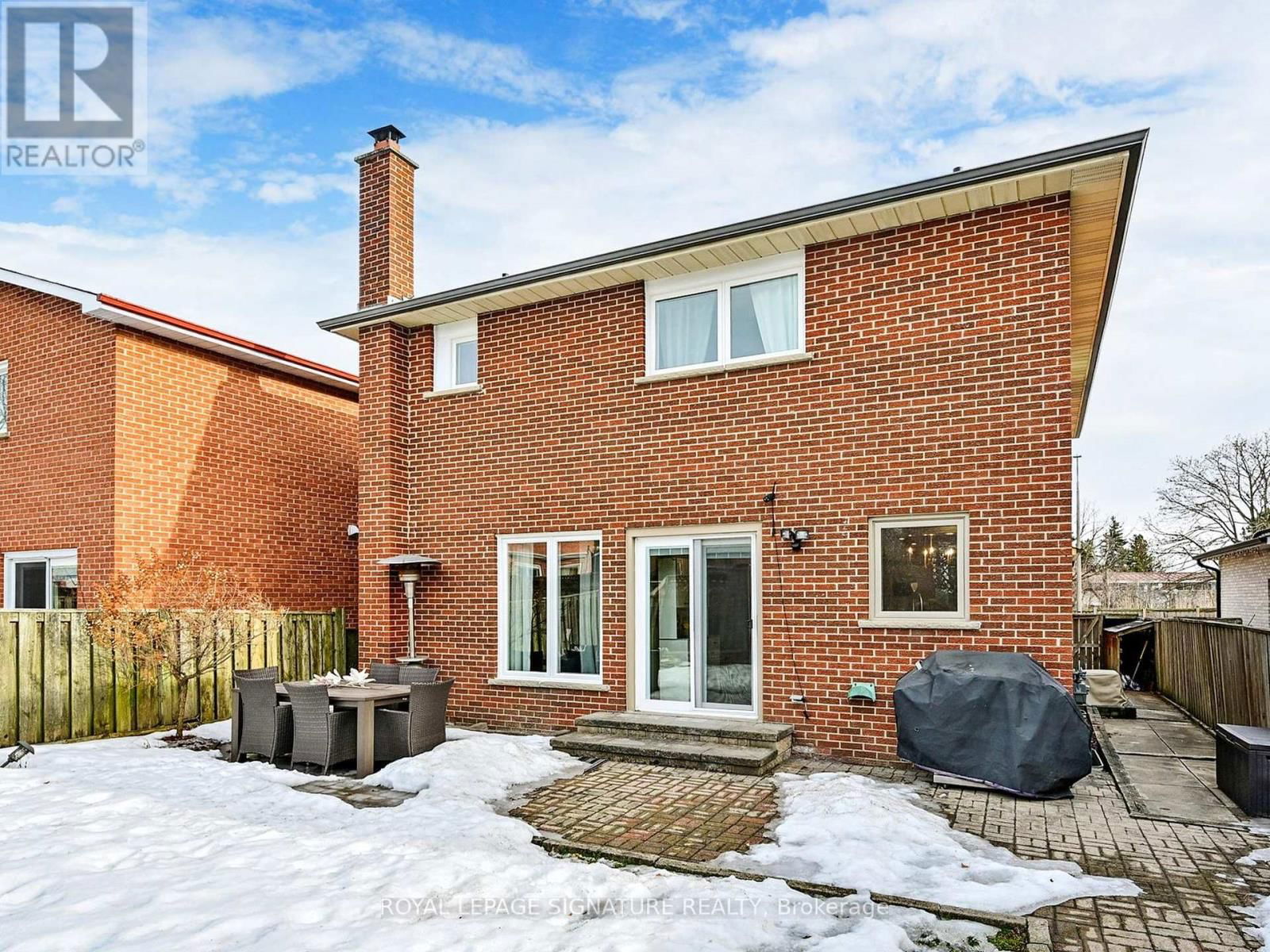 72 GRAHAM CRESCENT Image 35