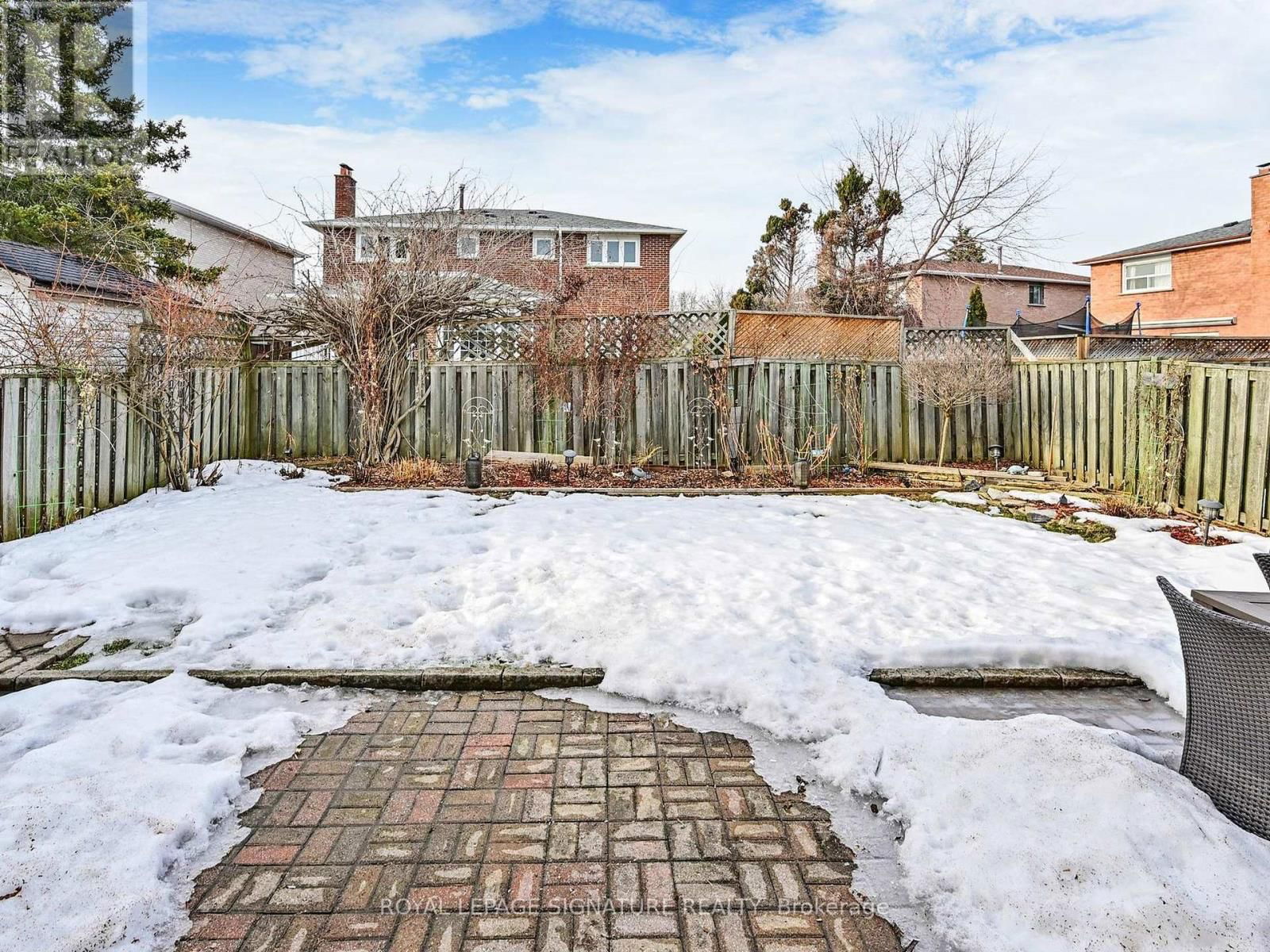 72 GRAHAM CRESCENT Image 37