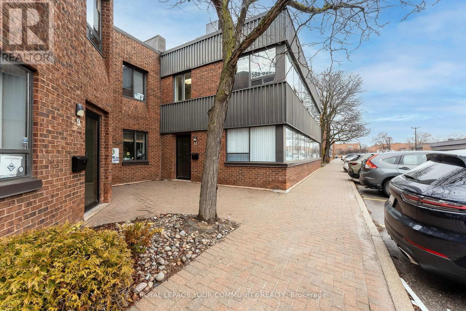 11U - 400 ESNA PARK DRIVE Image 10