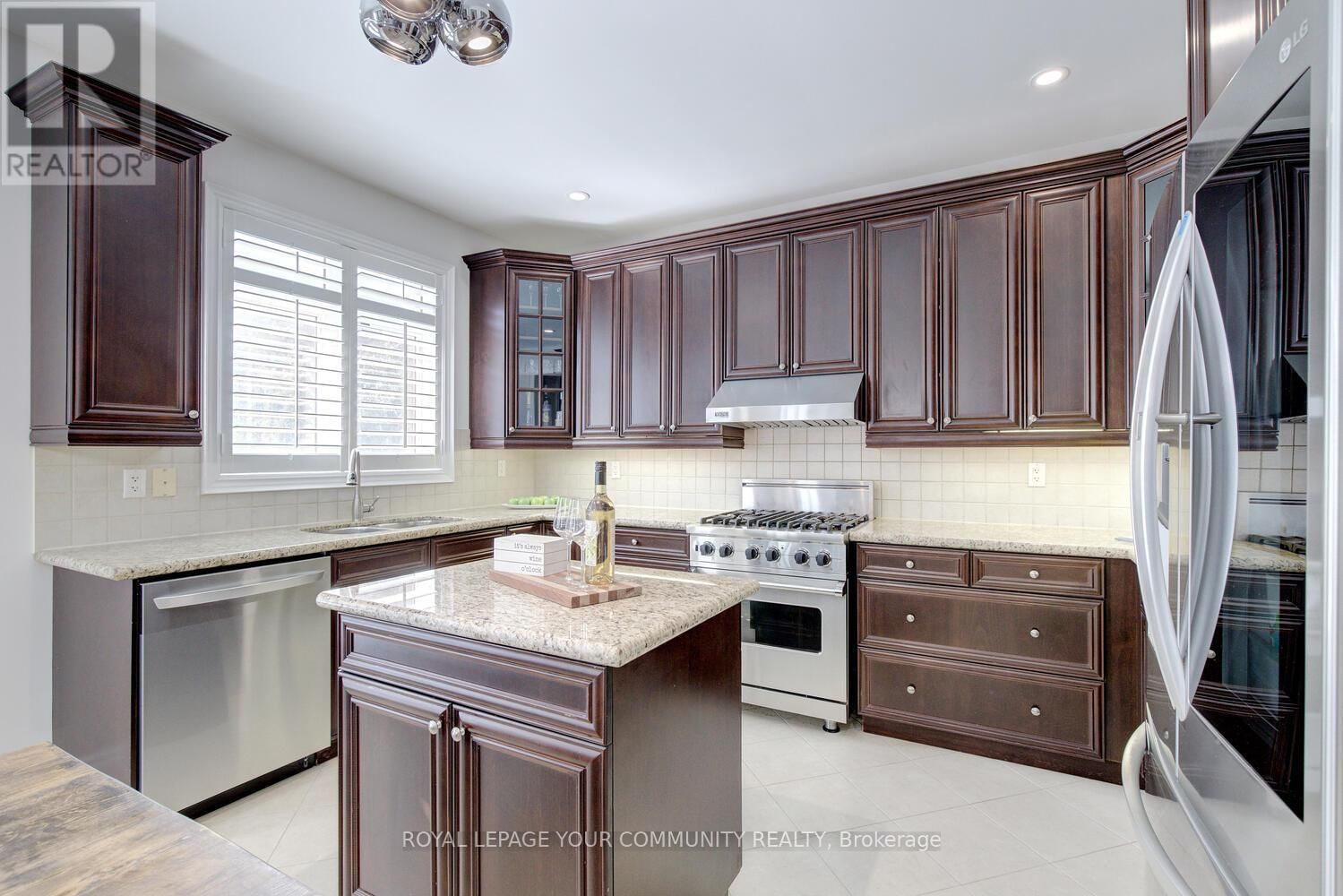 24 ROCK ELM COURT Image 17