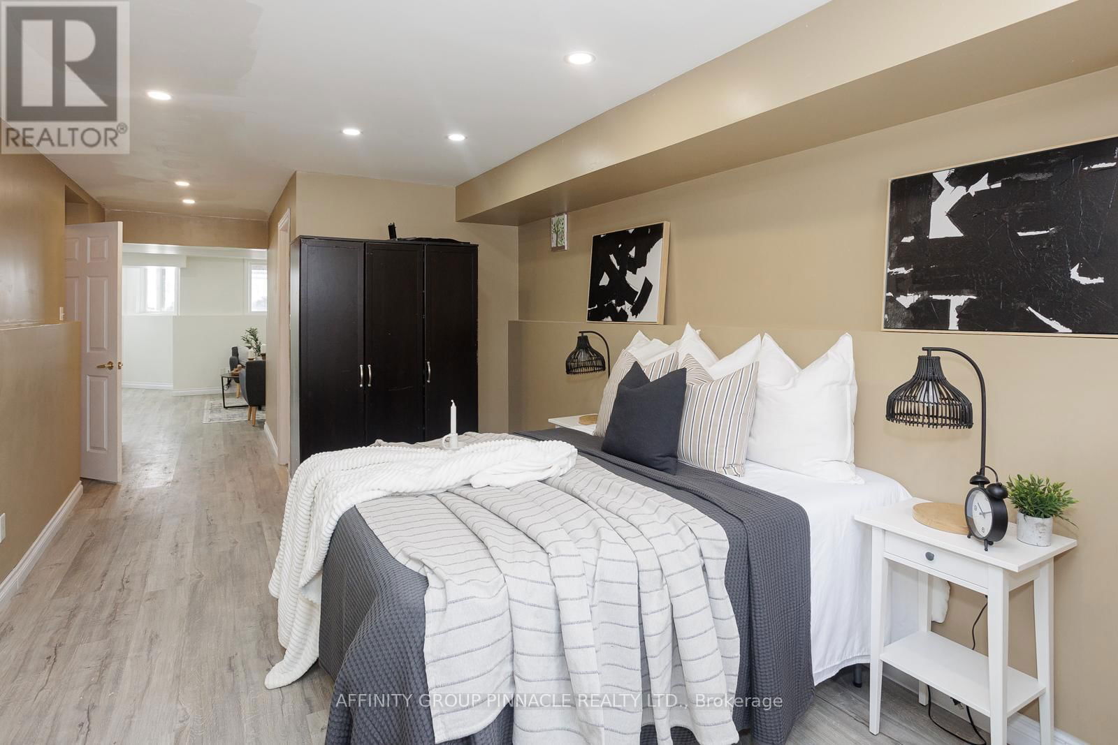 36 BALL AVENUE EAST Image 31