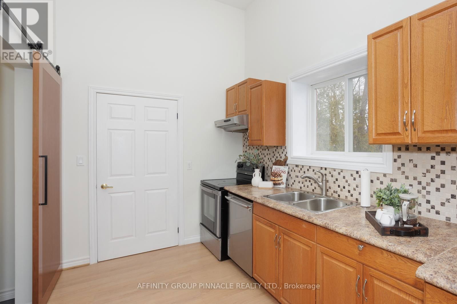 36 BALL AVENUE EAST Image 38