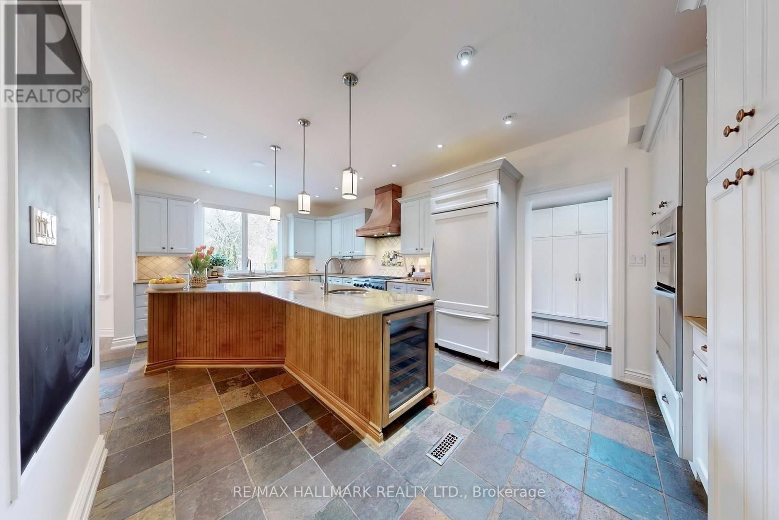 97 MARSH HARBOUR Image 10