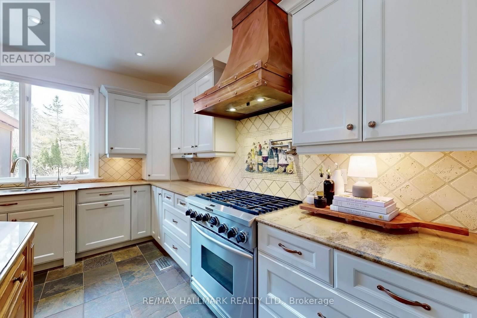 97 MARSH HARBOUR Image 11