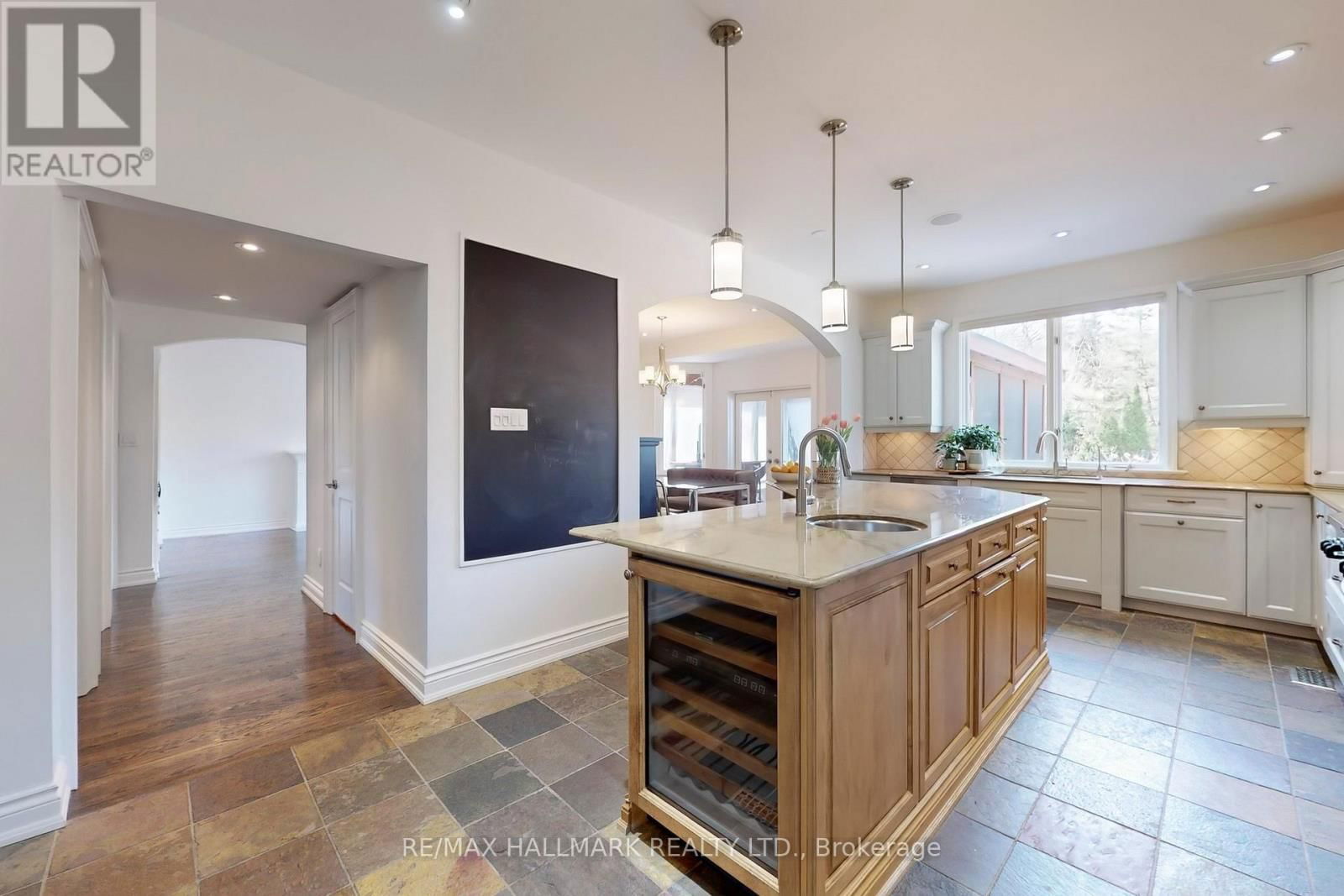 97 MARSH HARBOUR Image 13