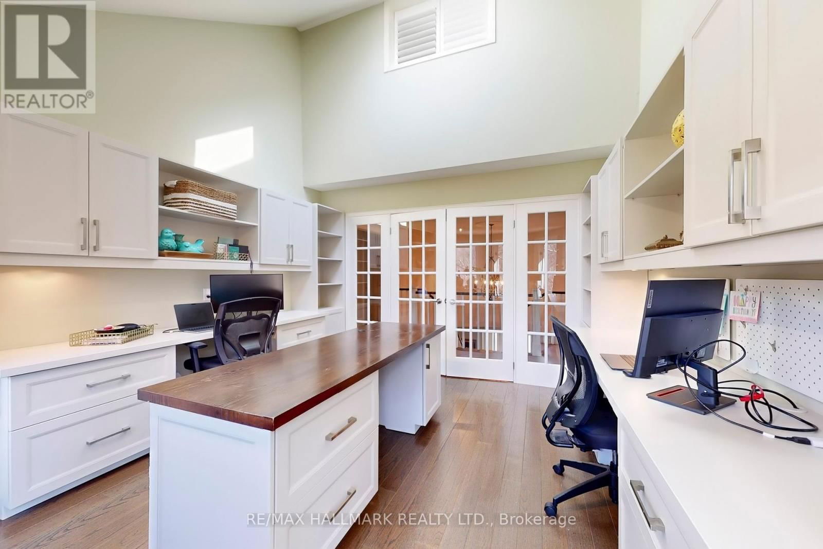 97 MARSH HARBOUR Image 31