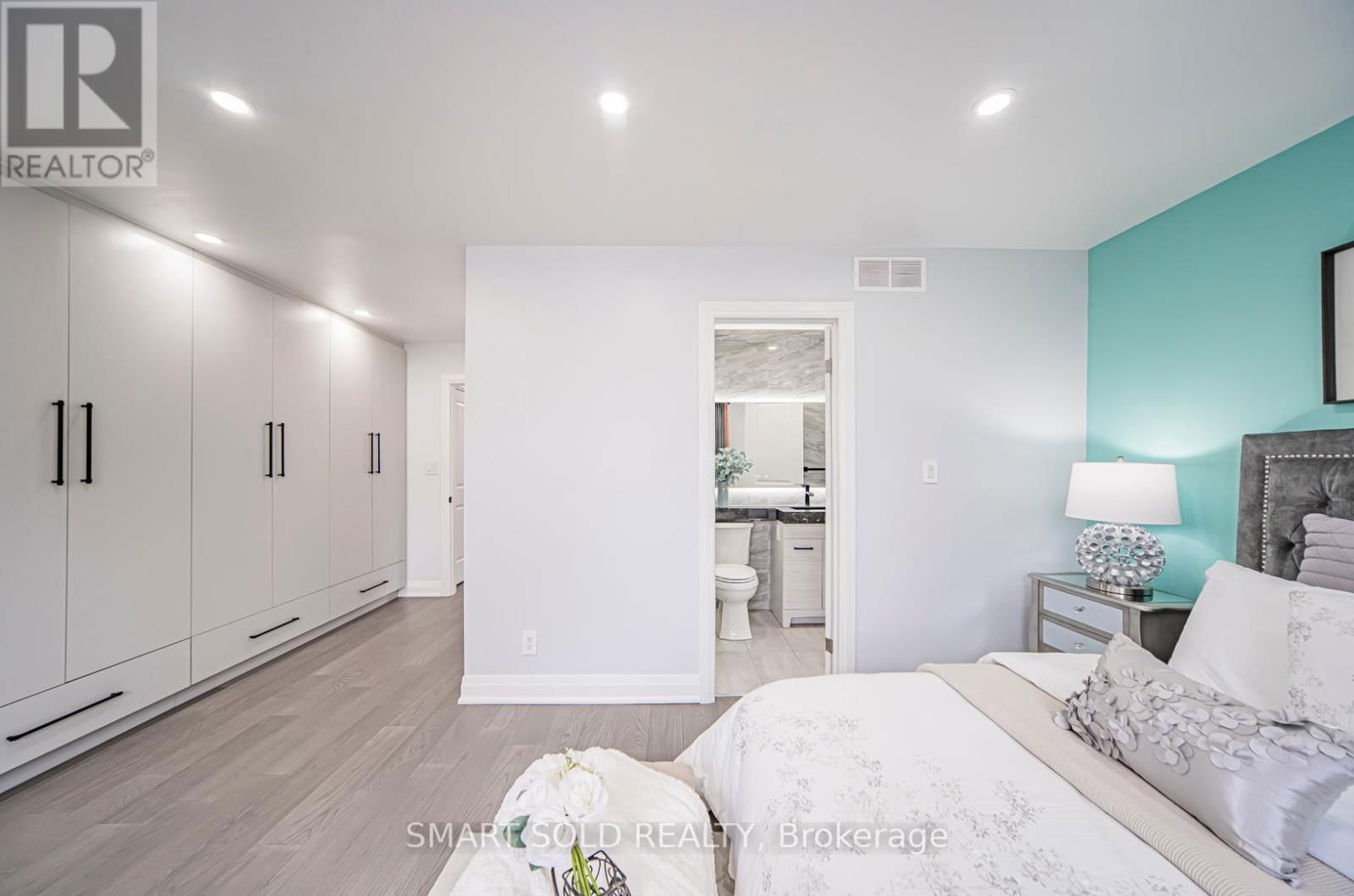 9 OAKCREST AVENUE Image 19
