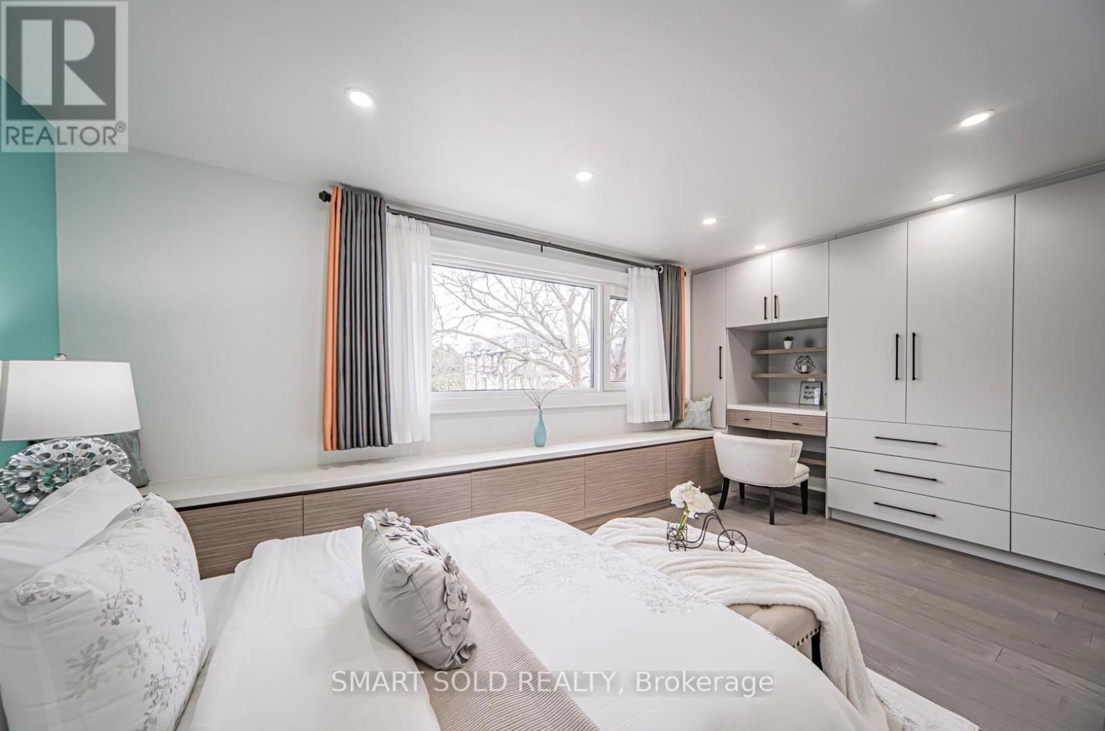 9 OAKCREST AVENUE Image 20