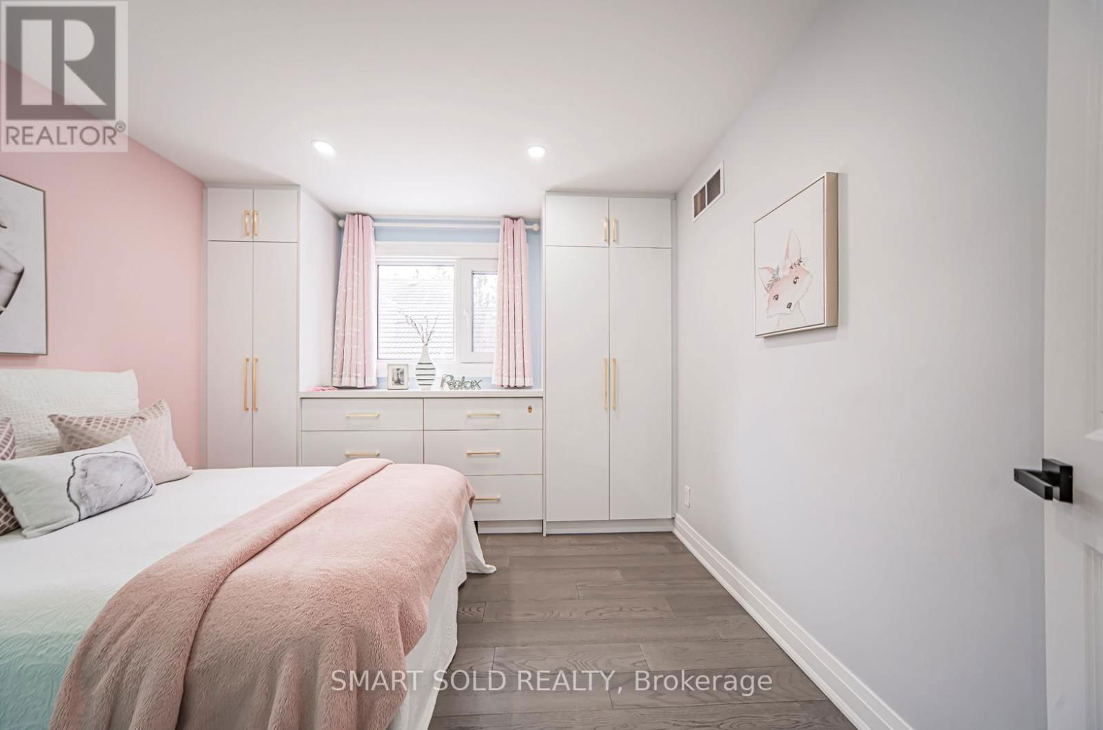 9 OAKCREST AVENUE Image 22