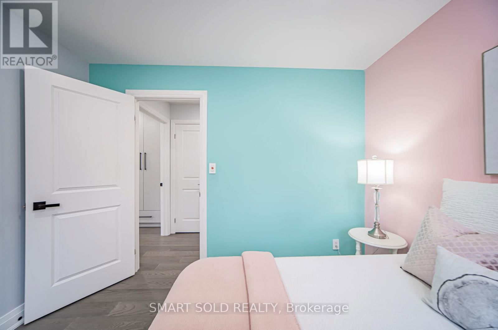 9 OAKCREST AVENUE Image 23