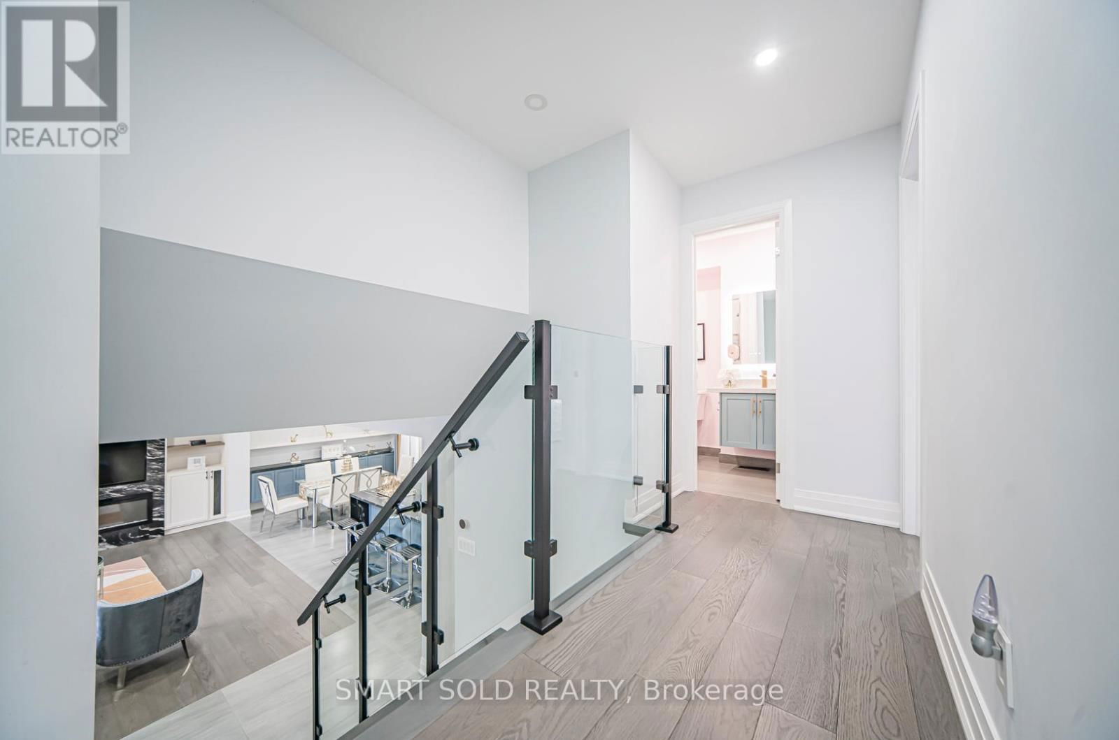 9 OAKCREST AVENUE Image 24