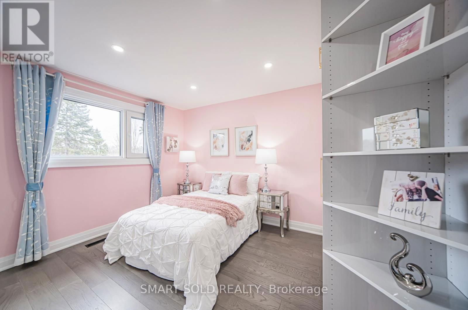 9 OAKCREST AVENUE Image 26