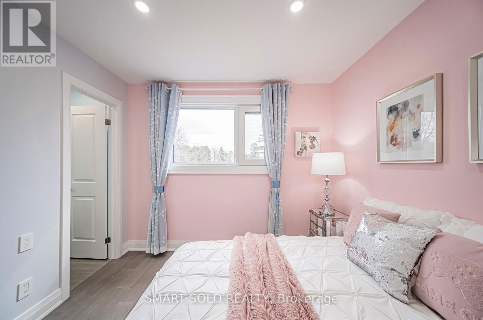 9 OAKCREST AVENUE Image 27