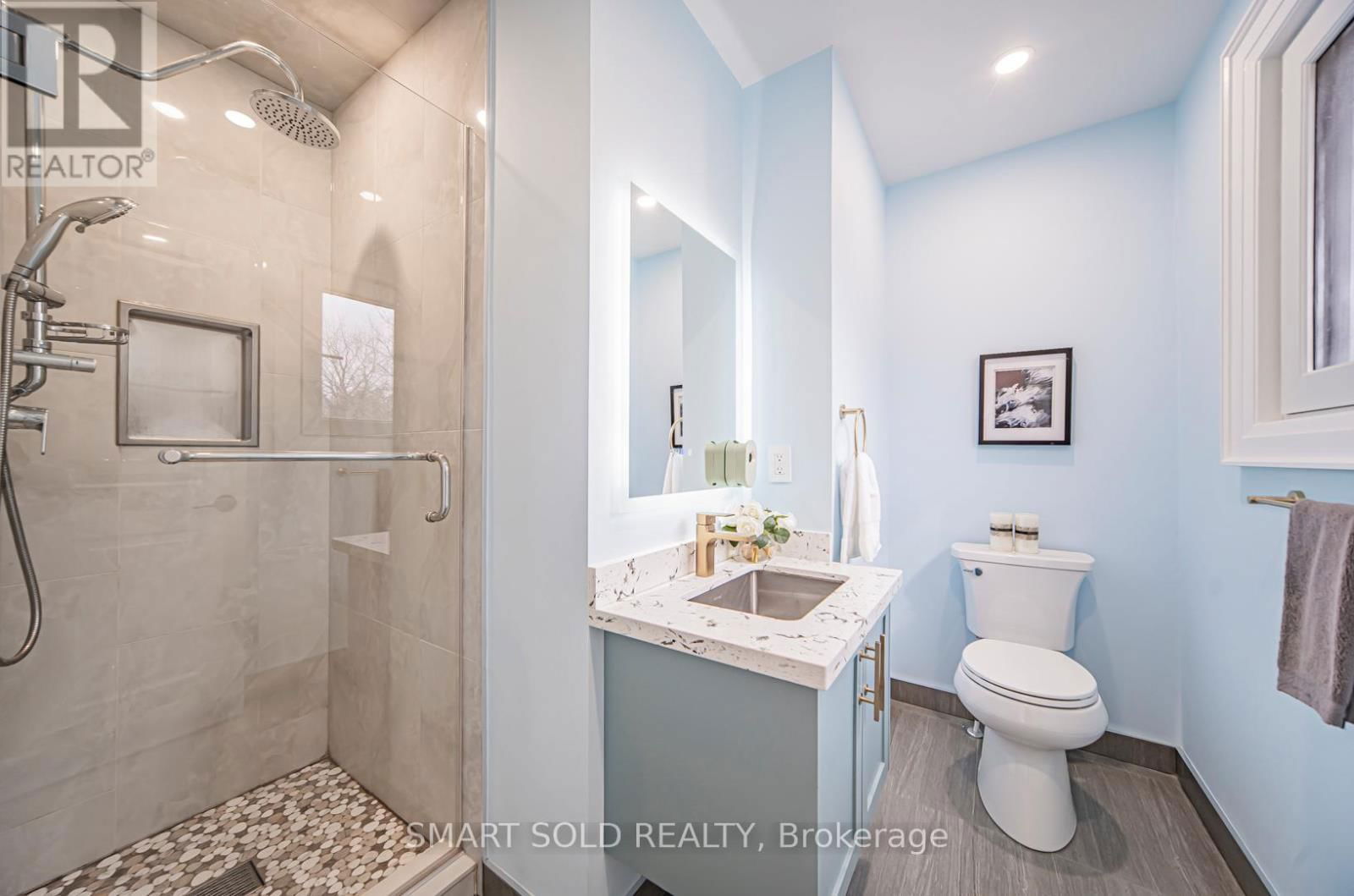 9 OAKCREST AVENUE Image 28