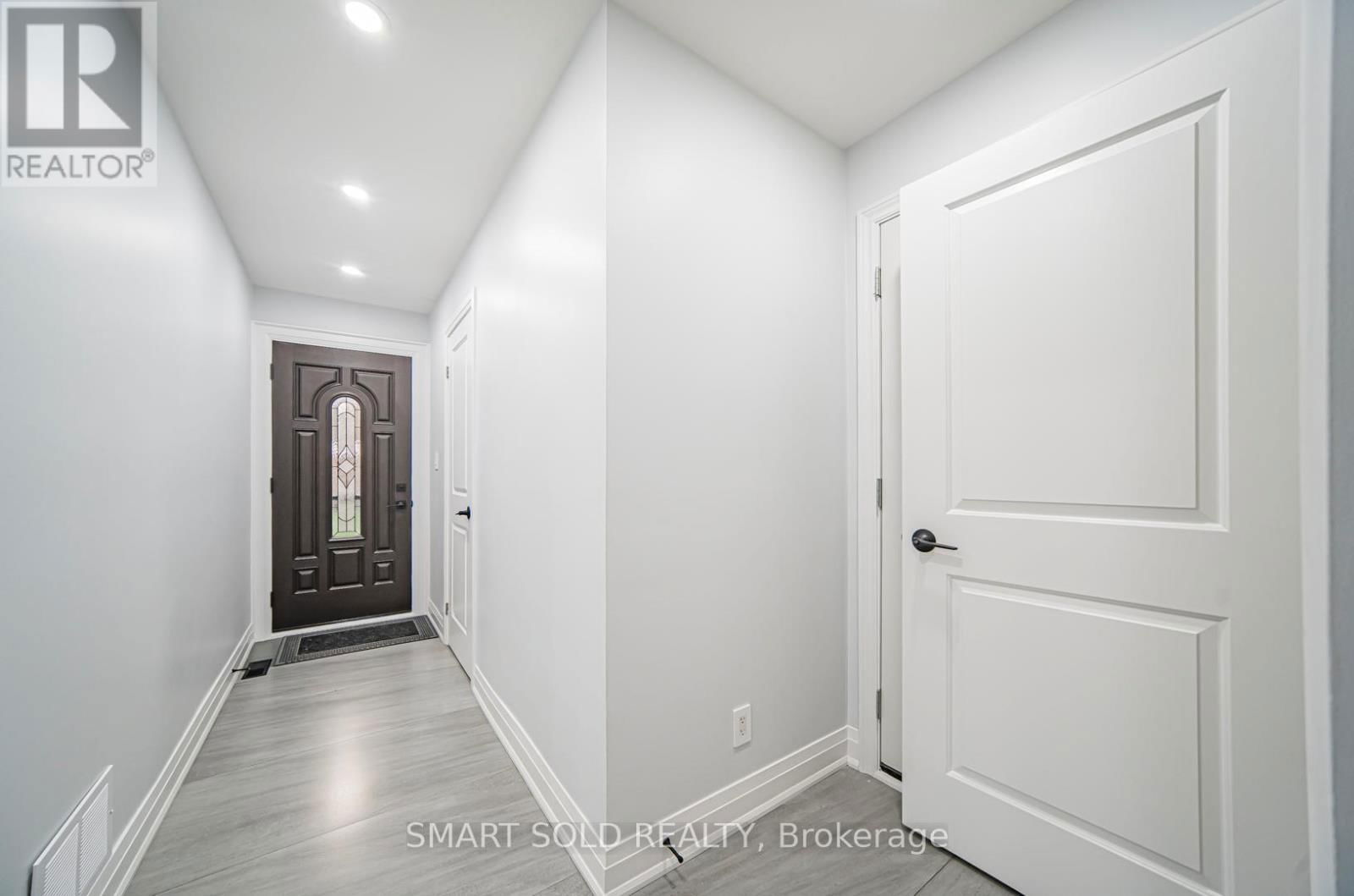 9 OAKCREST AVENUE Image 29