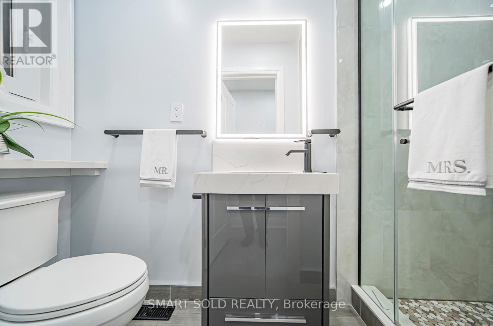 9 OAKCREST AVENUE Image 30