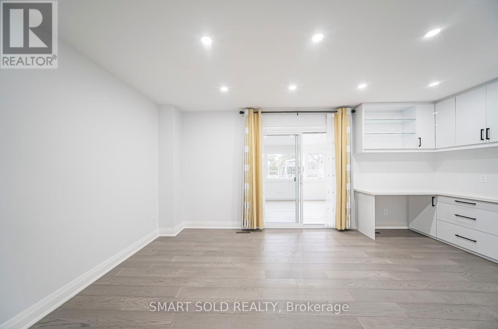 9 OAKCREST AVENUE Image 31