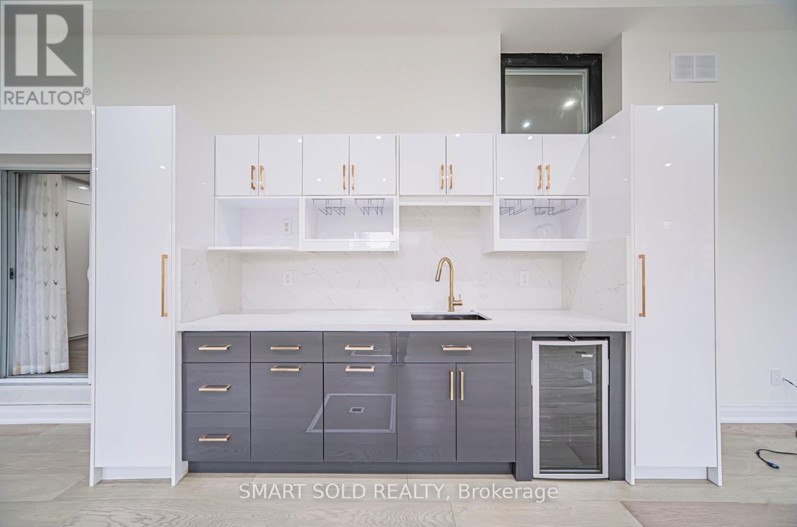 9 OAKCREST AVENUE Image 33
