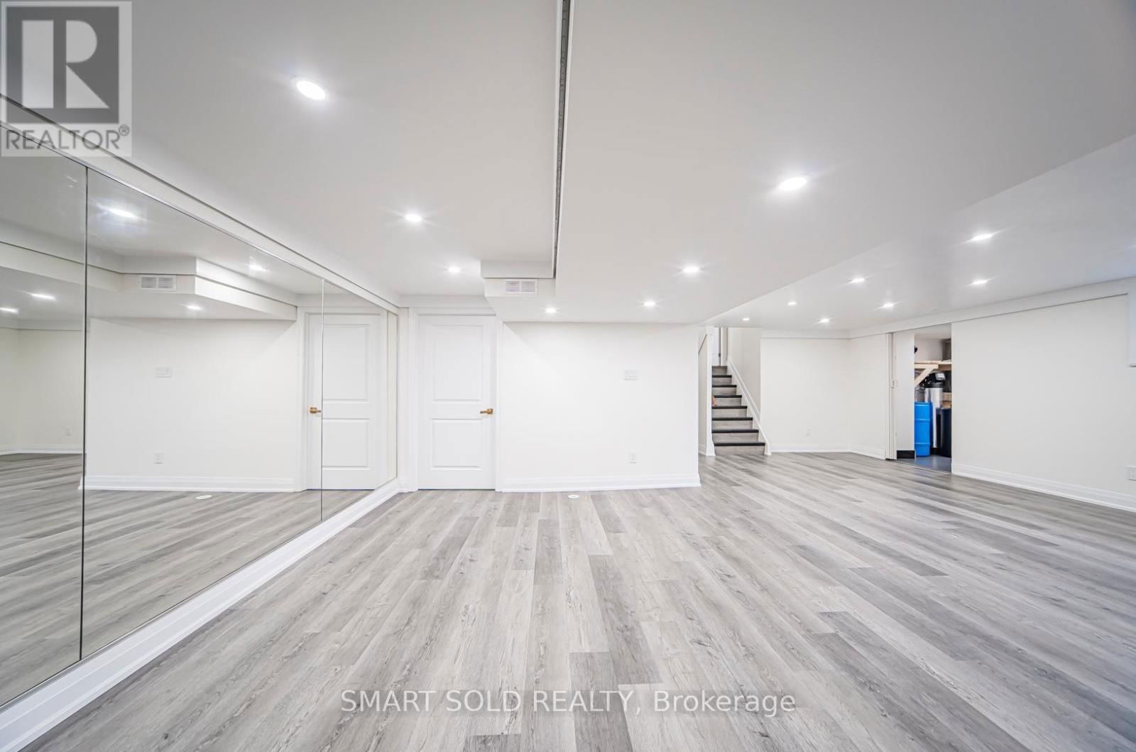 9 OAKCREST AVENUE Image 35