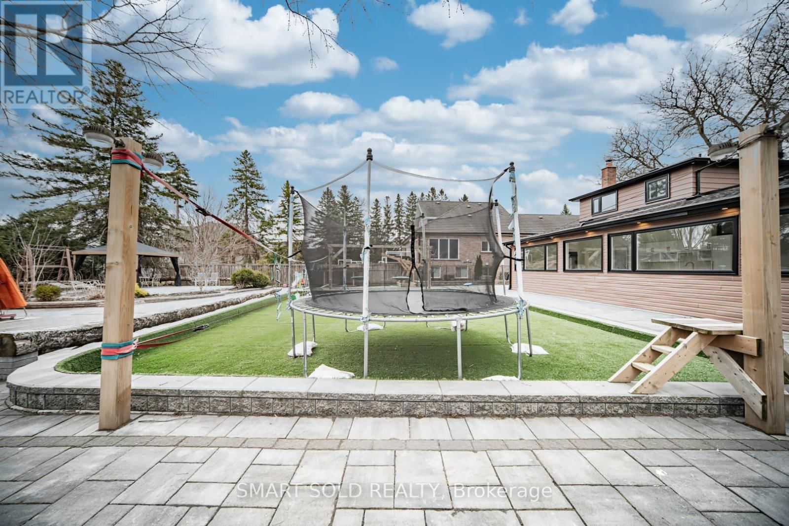 9 OAKCREST AVENUE Image 36