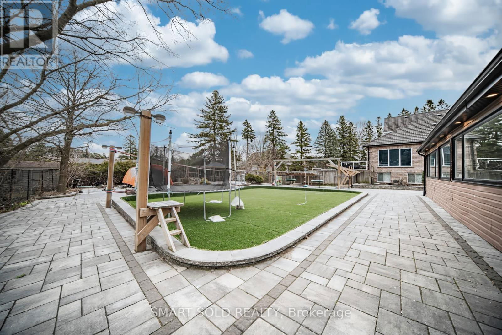 9 OAKCREST AVENUE Image 37
