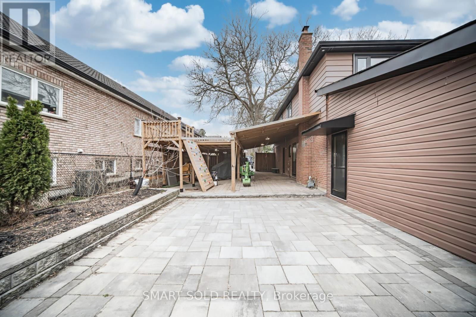 9 OAKCREST AVENUE Image 39