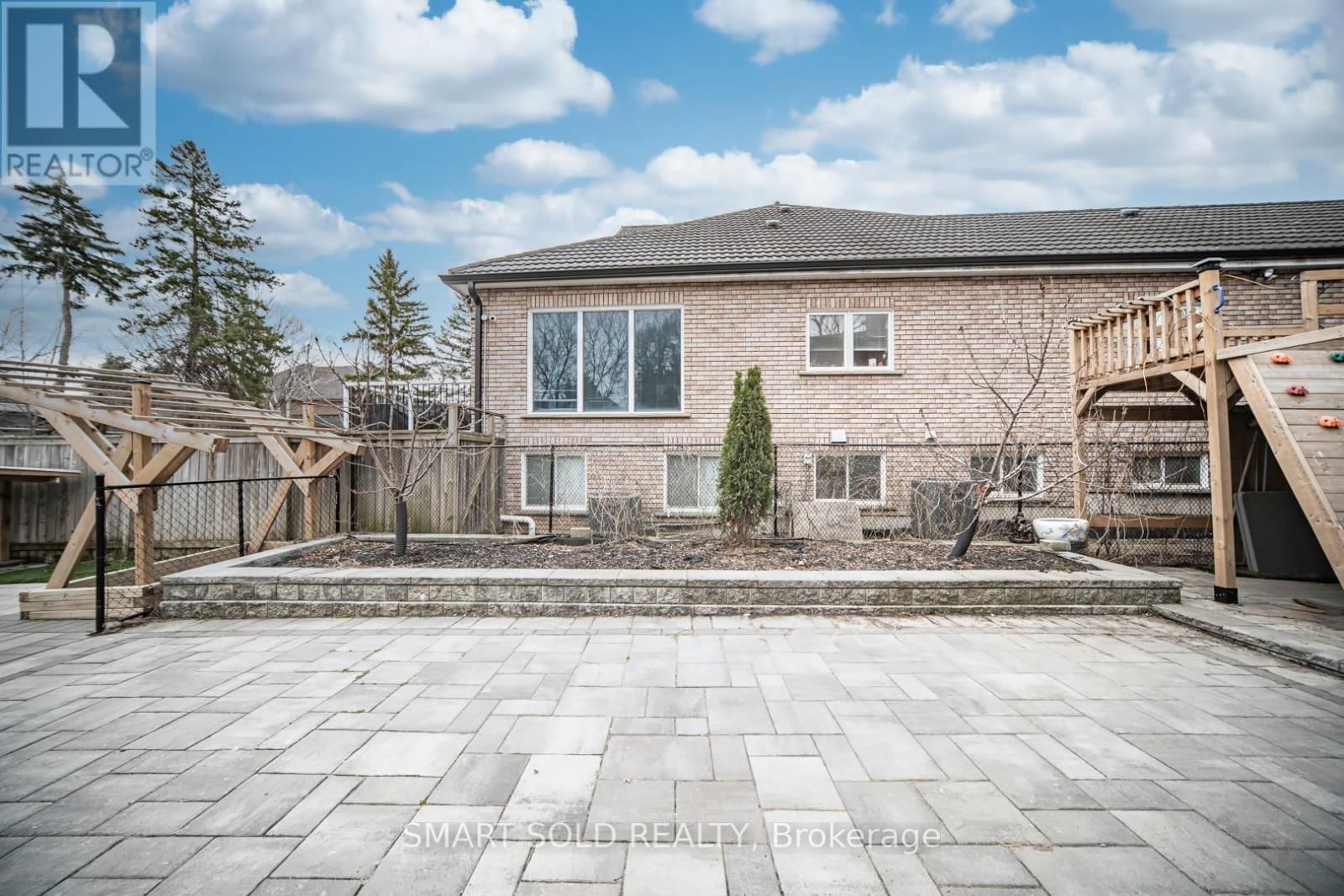 9 OAKCREST AVENUE Image 40