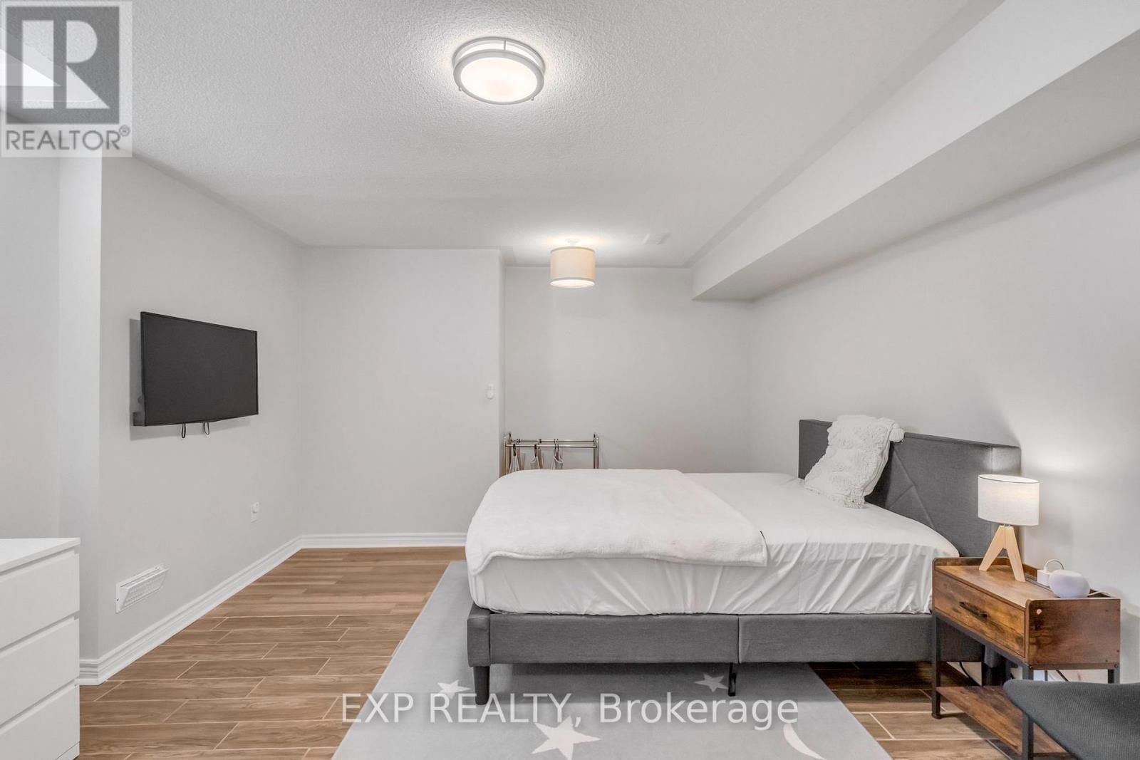 131 GREENWOOD ROAD Image 24